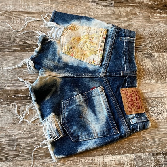 Levi’s upcycled denim shorts “the laundry room” - Picture 5 of 7